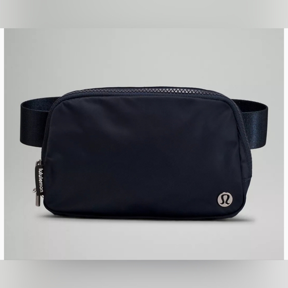 lululemon athletica Handbags - Lululemon Everywhere Belt Bag EUC
